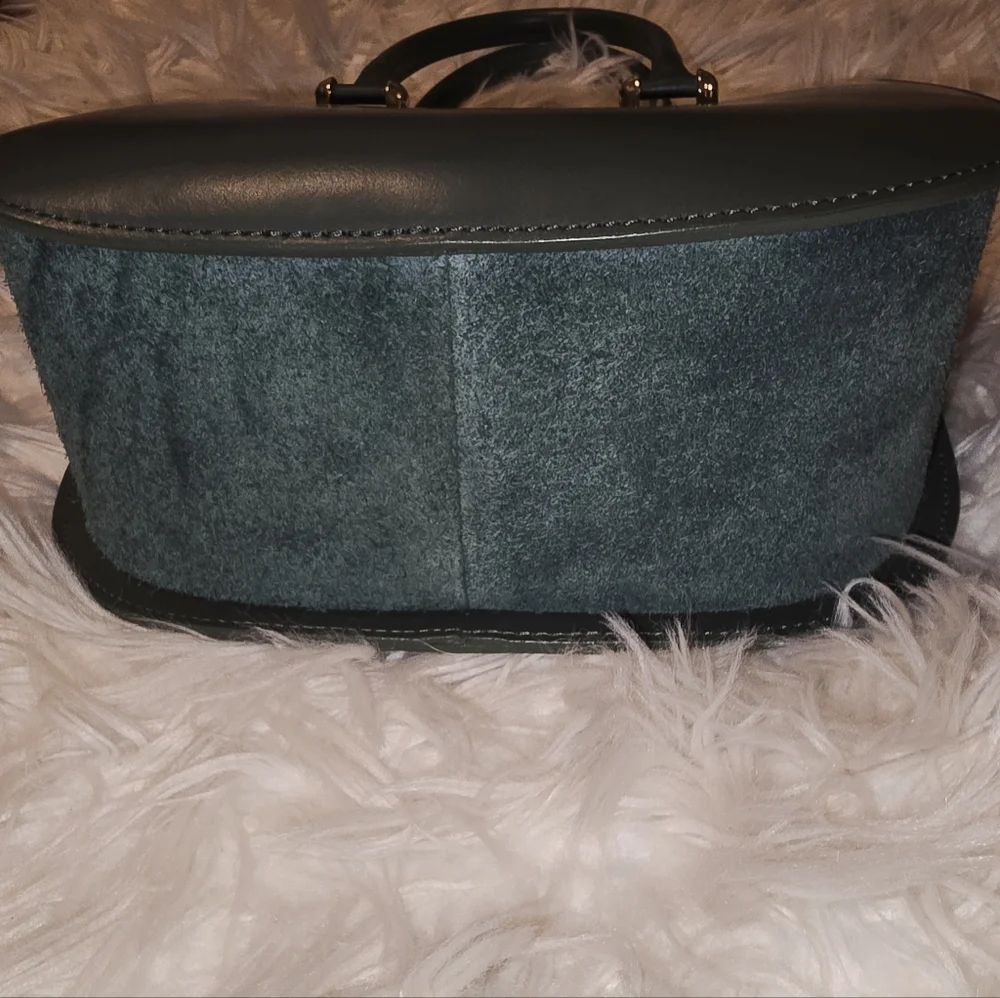 Authentic Camelia Roma Handbag - Picture 9 of 10
